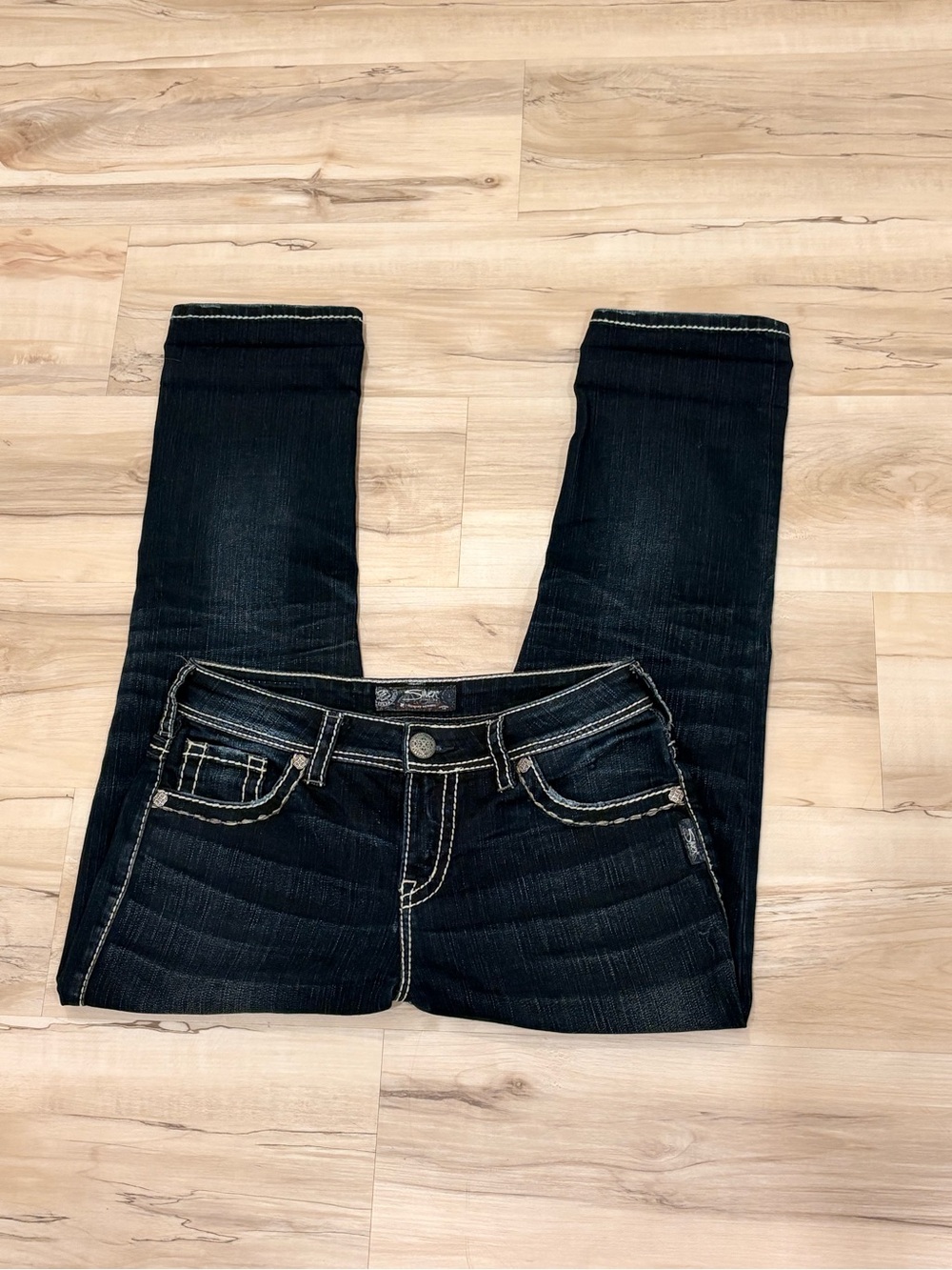 Silver Jeans Co Suki Low Rise Capri Jeans Dark Wash Y2K Western Contrast Stitch